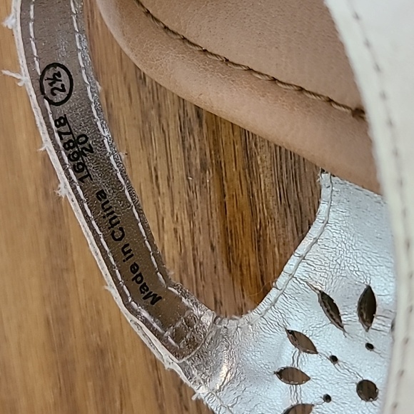 AEO girls summer sandal size 2.5 - Picture 4 of 7